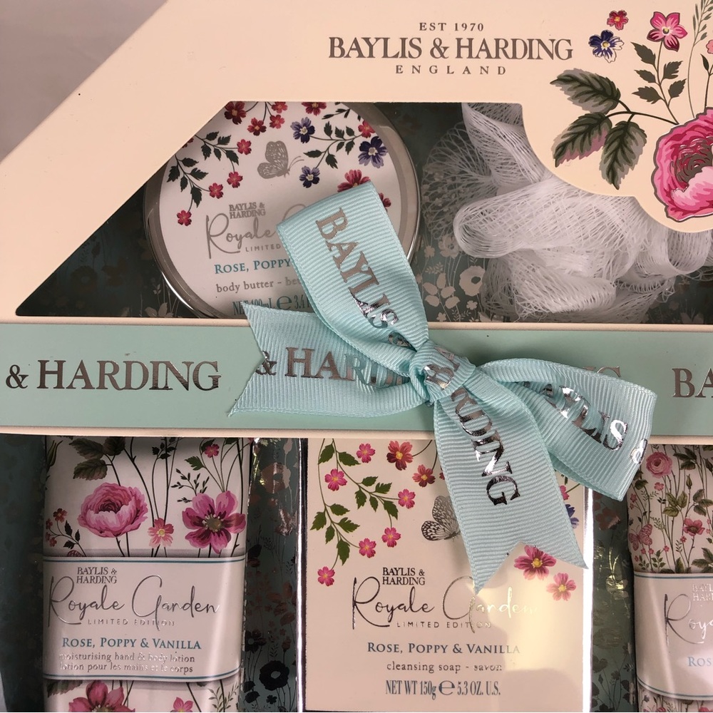 Baylis & Harding Royale Garden Rose, Poppy & Vanilla Limited Edition Bath Set - Picture 3 of 7